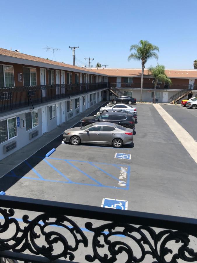 Motel Castaway 2*